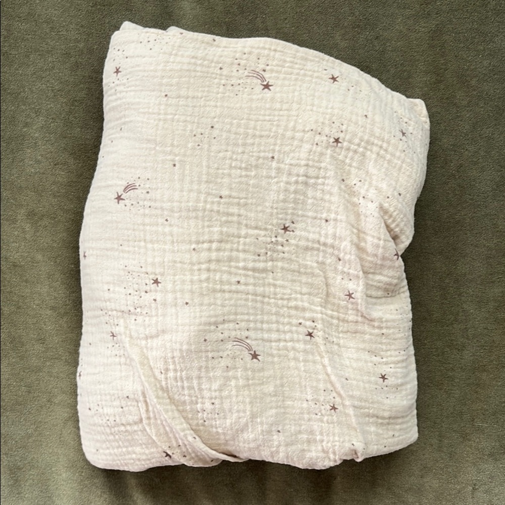 EUC Extra Soft Muslin Crib Sheet by Mushie